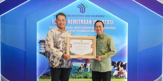 Tjiwi Kimia, unit usaha APP Group, menerima penghargaan atas dedikasi membangun kemitraan dengan UMKM