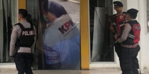 KPK menggeledah kantor Dinas PUPR Sumut untuk pengembangan kasus, pada Selasa (1/7/2025)


