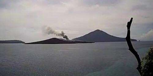 Gunung Anak Krakatau Erupsi.