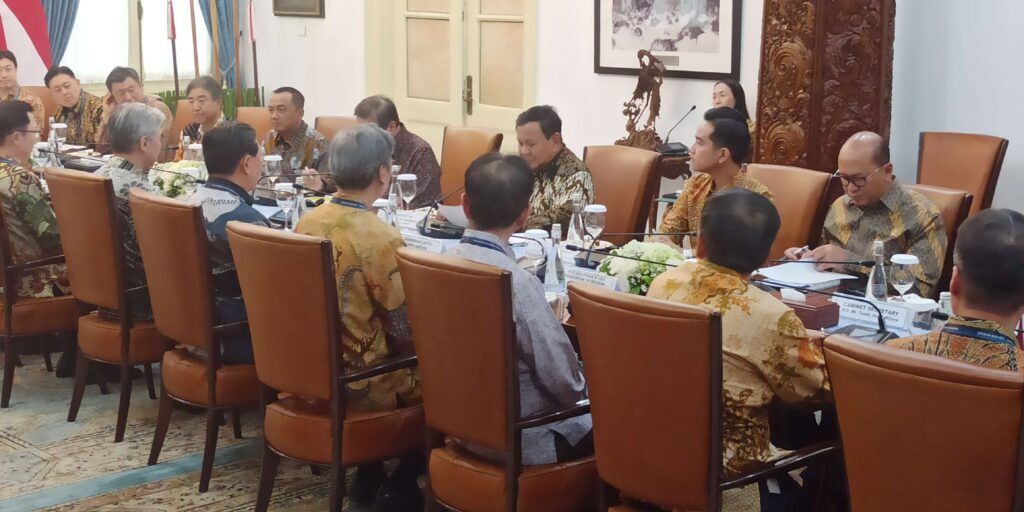 Presiden Prabowo Subianto ketika menerima kunjungan kehormatan Federation of Korean Industries di Ruang Jepara Istana Merdeka, Senin (28/4/2025) 