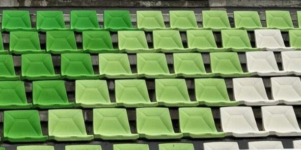 Bangku di tribun Stadion Utama Sumatera Utara (SUSU) Sumut 