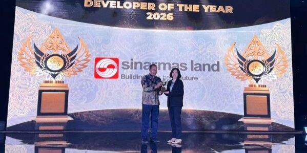 Penghargaan diterima Ariani Ratna Hadioetomo Vice President of Consumer Marketing Sinar Mas Land. (Foto: dok Sinar Mas Land)