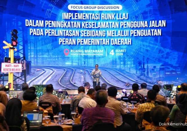 Menteri Perhubungan Budi Karya Sumadi membuka Focus Group Discussion tentang Keselamatan di Perlintasan Sebidang

