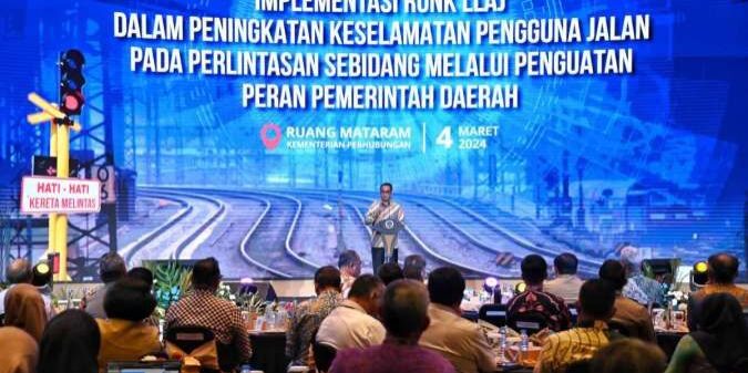 Menteri Perhubungan Budi Karya Sumadi membuka Focus Group Discussion tentang Keselamatan di Perlintasan Sebidang

