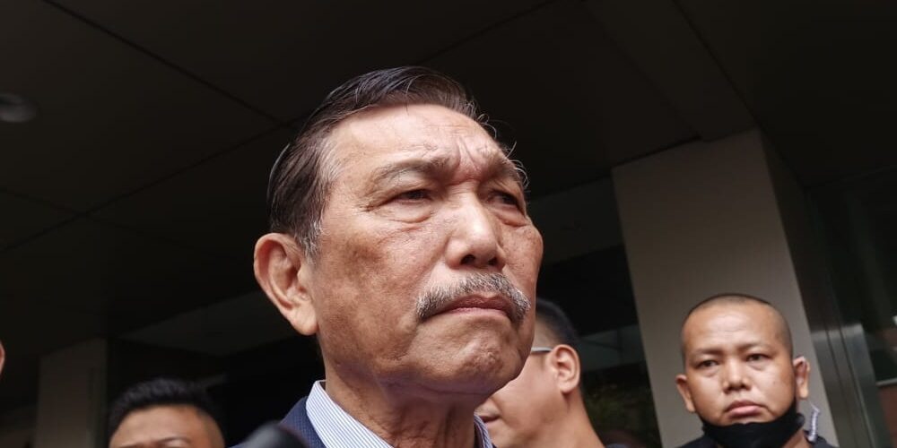 Menko Maritim dan Investasi Luhut Binsar Pandjaitan usai menghadiri acara Indonesia Net-Zero Summit 2023 yang digelar FPCI di Djakarta Theater, Sabtu (24/6/2023).

