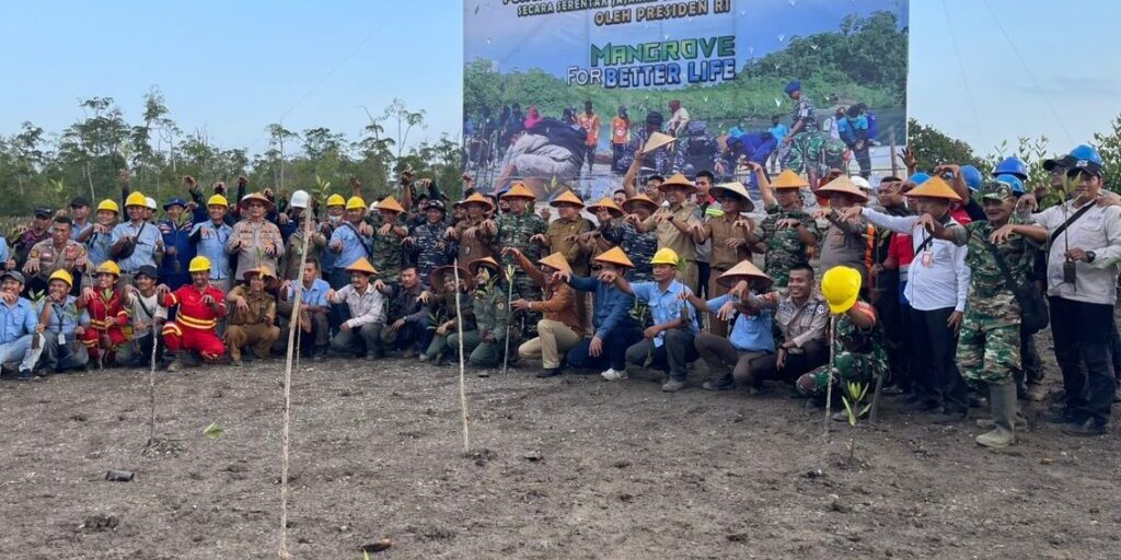 TNI/Polri, Masyarakat, APP Sinarmas Rehabilitasi Mangrove