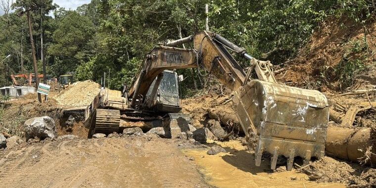 Membuka akses jalan ke Tapanuli Tengah dan daerah terisolir

