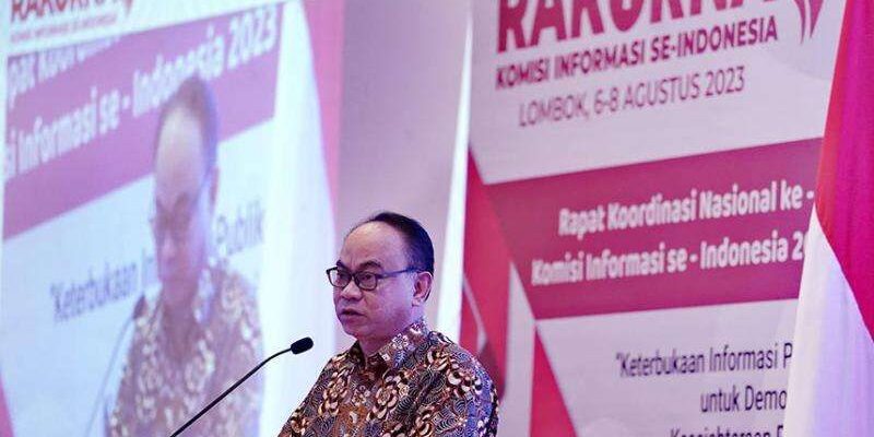 Menkominfo Budi Arie Setiadi saat memberikan pidato kunci dalam Rapat Koordinasi Nasional ke-14 Komisi Informasi se-Indonesia Tahun 2023 di Kota Mataram, Nusa Tenggara Barat, Senin (07/08/2023).