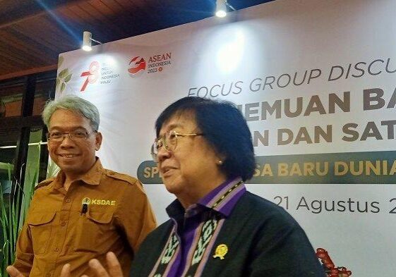 Menteri Lingkungan Hidup dan Kehutanan (LHK), Siti Nurbaya saat ditemui di kantor KLHK Jakarta, Senin (21/8/2023). 


