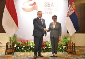 Menteri Luar Negeri RI Retno Marsudi bertemu Menteri Luar Negeri Serbia, Ivica Dačić pada KTT ke-43 ASEAN di Jakarta