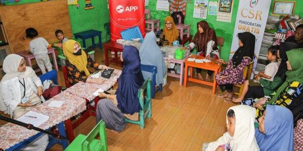 Akses layanan kesehatan bagi masyarakat melalui program pengobatan keliling gratis

