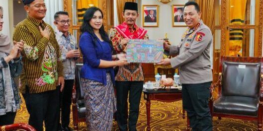 Kapolri Jenderal Polisi Drs. Listyo Sigit Prabowo menerima audiensi Dewan Pimpinan Nasional Forum Keberagaman Nusantara