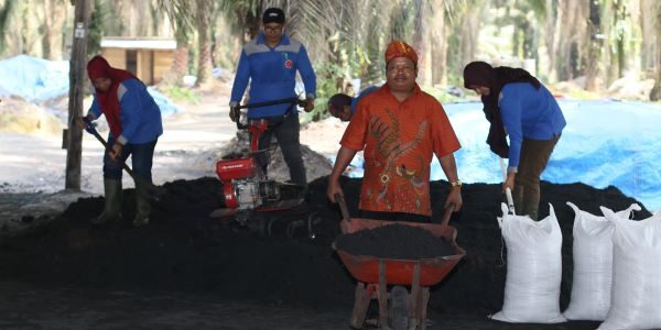 Meningkatkan ekonomi melalui pertanian, peternakan, perikanan, dan pengembangan usaha mikro, kecil, dan menengah