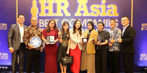 Meraih ajang HR Asia Awards