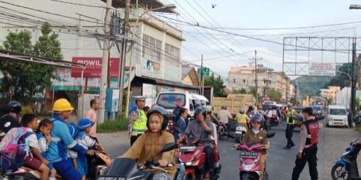Jalan lintas di kota Pandan ibu kota Kabupaten Tapanuli Tengah Sumatera Utara

