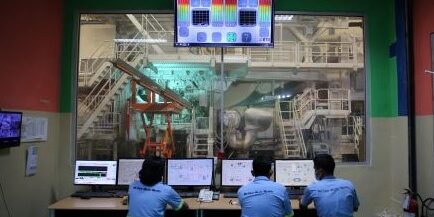 Ruang control pabrik pulp dan kertas PT. Pindo Deli Pulp and Paper Mills Tbk

