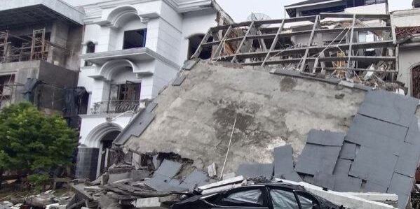 Ledakan dahsyat menghancurkan sebuah rumah di Kompleks Grand Polonia, Jalan Mustang, Medan