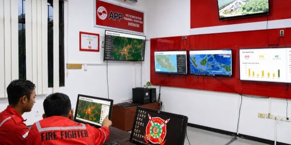 APP Group menggabungkan pemantauan hotspot dengan menara api, CCTV, patroli drone, patroli pemadam RPK dan laporan masyarakat sekitar. (Foto: dok APP Group)


