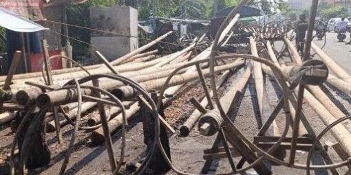 Tumpukan batang pinang yang belum terjual

