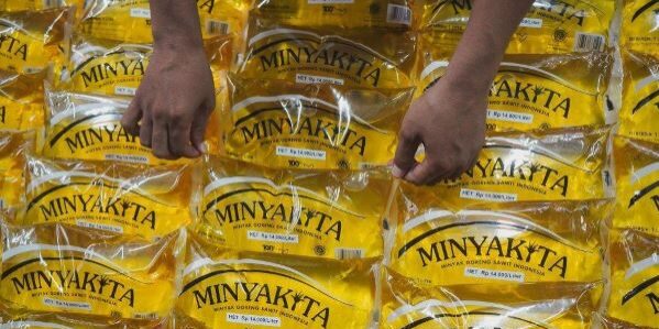 Harga Minyakita dijual kepada konsumen di Medan masih diatas HET. (Foto: repro Hudepprideg)


