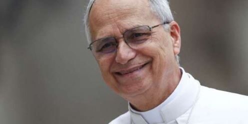Paus Leo XIV saat tiba untuk audiensi umum pertamanya di Piazza San Pietro, di Vatikan, 21 Mei 2025