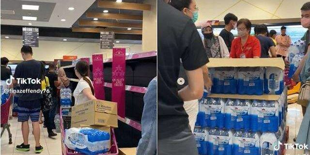 Potret warga Malaysia yang alami panic buying air mineral. 