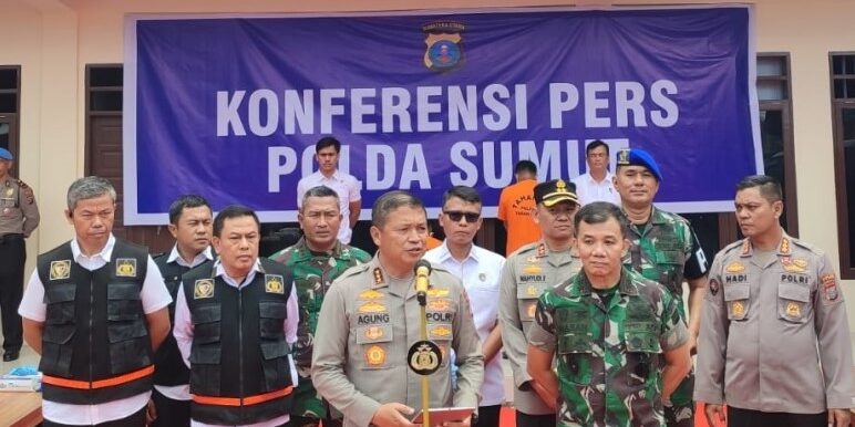 Kapolda Sumut Komjen Pol Agung Setya Imam Effendi saat paparan di Polres Karo