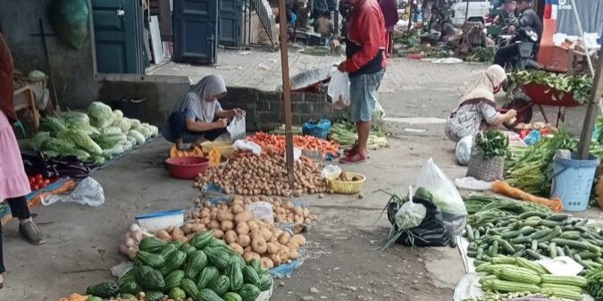 Pasar tradisional di kota Medan Provinsi Sumatera Utara sepi, daya beli lemah, pengangguran banyak. (Foto: Fadmin Malau)