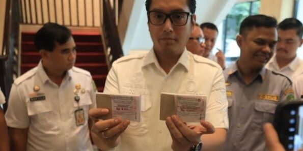 Wali Kota Medan Rico Tri Putra Bayu Waas kepada wartawan di Balai Kota


