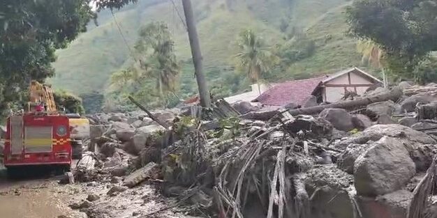 Pemukiman warga di Humbahas diterjang banjir bandang dan longsor. (Foto: Dok. Basarnas Medan)