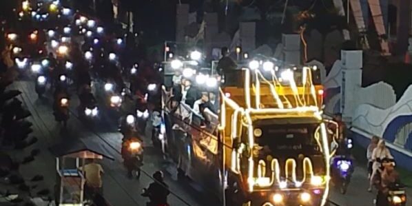 Ribuan warga kota Medan menyemarakkan pawai obor perayaan satu Muharram 1448 Hijriah