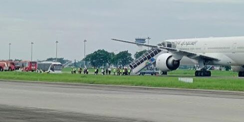 Pesawat Saudia Airlines SI-576 rute Jeddah-Jakarta melakukan evakuasi penumpang di Bandara Kualanamu, Kabupaten Deliserdang