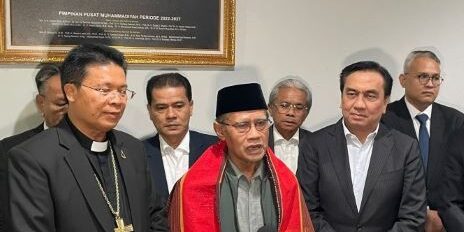 Ketua Umum PP Muhammadiyah, Haedar Nashir, menerima kunjungan Ephorus Huria Kristen Batak Protestan (HKBP) Pdt Dr Victor Tinambunan, dan Ketua Yayasan Universitas HKBP Nommensen (UHN), Dr Effendi MS Simbolon di Jakarta