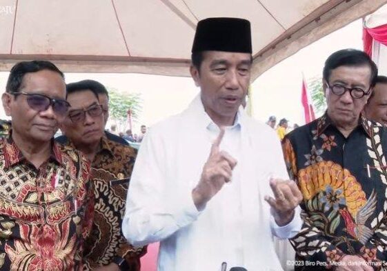 Presiden Jokowi memberikan keterangan pers 


