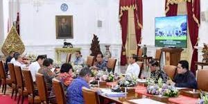 Jokowi pimpin rapat di Istana Merdeka, Jakarta, Rabu, (3/5/2023)


