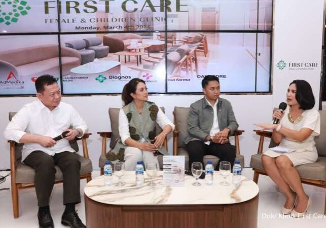 CEO First Care Pasha Fernanda Fauzi (kedua dari kanan) mengutarakan First Care

