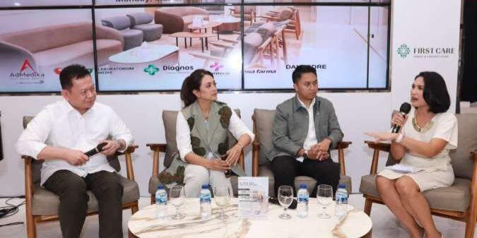 CEO First Care Pasha Fernanda Fauzi (kedua dari kanan) mengutarakan First Care

