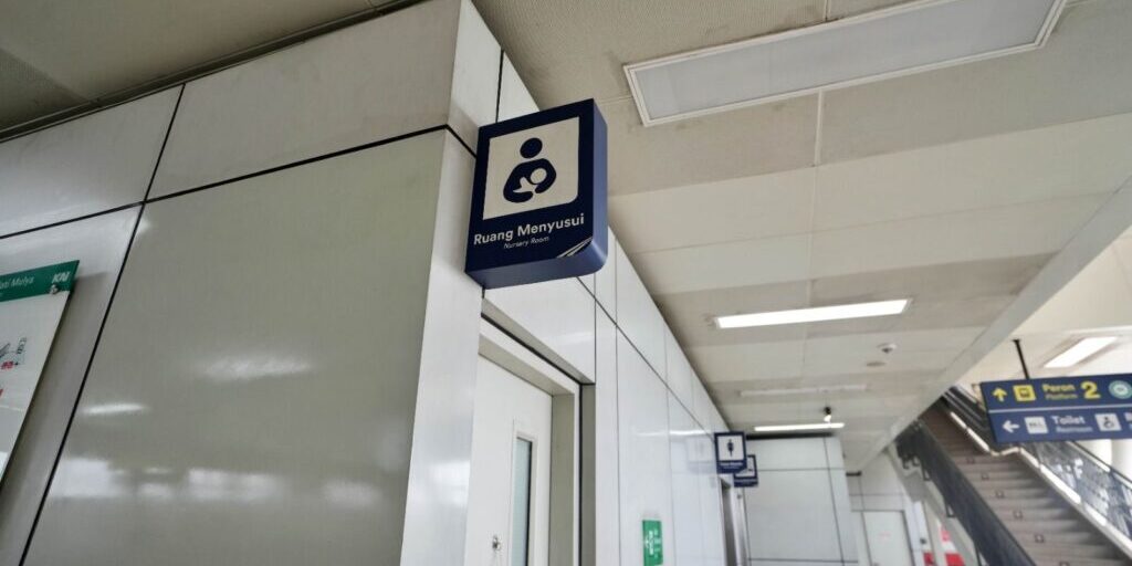 Ruang menyusui yang disiapkan di di setiap Stasiun LRT Jabodebek, Rabu (24/9/2025)