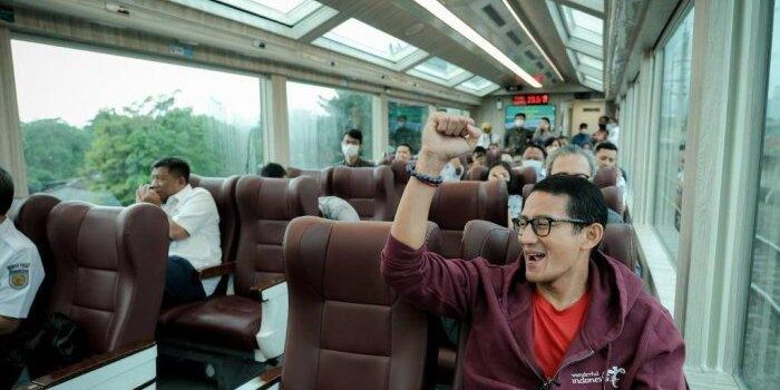 Menteri Pariwisata dan Ekonomi Kreatif (Menparekraf) Sandiaga Uno melakukan kunjungan kerja ke Cirebon dengan menggunakan Kereta Panoramic dari Stasiun Gambir, Jakarta. - Jadwal kereta Panoramic terbaru mulai 19 Juni 2023. Berikut rute perjalanan hingga fasilitas yang didapat 


