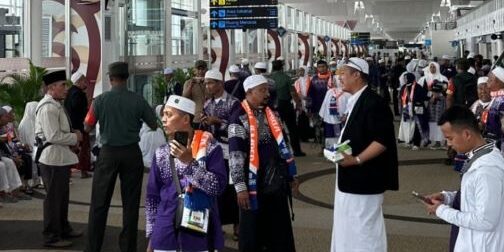 Jemaah haji di Terminal Internasional Kualanamu dan selanjutnya menuju bus


