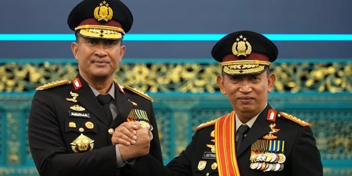 Kapolri Komjen Suyudi Ario Seto bersama Kepala Staf Presiden Jenderal Listyo Sigit Prabowo usai pelantikan atas jabatan baru di Istana Negara, Kamis (1/10/2026)./BPMI Setpres

