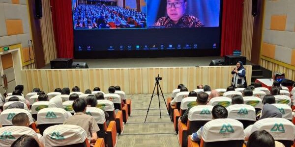 dr Sofyan Tan memberikan sambutan via zoom meeting pada Sosialisasi 4 Pilar Berbangsa dan Bernegara MPR RI

