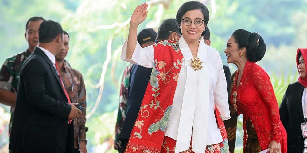 Menteri Keuangan Sri Mulyani tiba di kompleks jelang Sidang Tahunan MPR dan Sidang bersama DPR dan DPD 2024 dalam rangka Hari Ulang Tahun (HUT) ke-79 Kemerdekaan Republik Indonesia di Jakarta, Jumat (16/8/2024).

