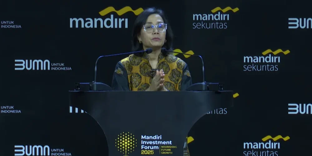 Menteri Keuangan Sri Mulyani Indrawati saat memberikan pidato utama dalam acara Mandiri Investment Forum (IMF) 2025 di Jakarta, Selasa (11/2/2025).

