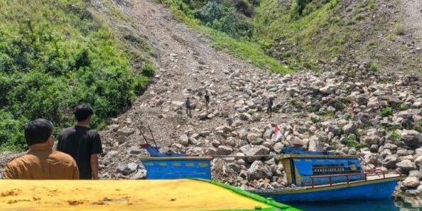 Tim dari Cabang Dinas Wilayah III Disperindag Sumut bersama Dinas Lingkungam Hidup Toba melakukan pengecekan ke lokasi penangkahan batu 


