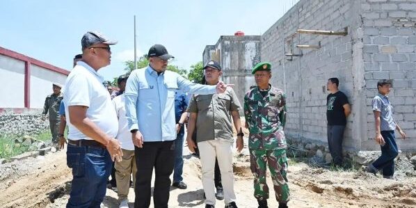 Gubernur Sumatera Utara, Bobby Nasution, meninjau pembangunan hunian tetap bagi warga terdampak banjir dan longsor di Tapteng (Foto: dok Diskominfo Sumut)