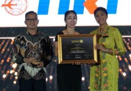 Yulina Hastuti, menerima penghargaan Superbrands Indonesia

