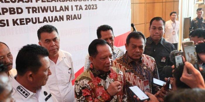 Menteri Dalam Negeri (Mendagri) Muhammad Tito Karnavian. Tito Karnavian menerbitkan Instruksi Mendagri (Inmendagri) Nomor 1 Tahun 2023 tentang Kesiapsiagaan Pemerintah Daerah dalam Penyelenggaraan Penanggulangan Bencana Karhutla. 


