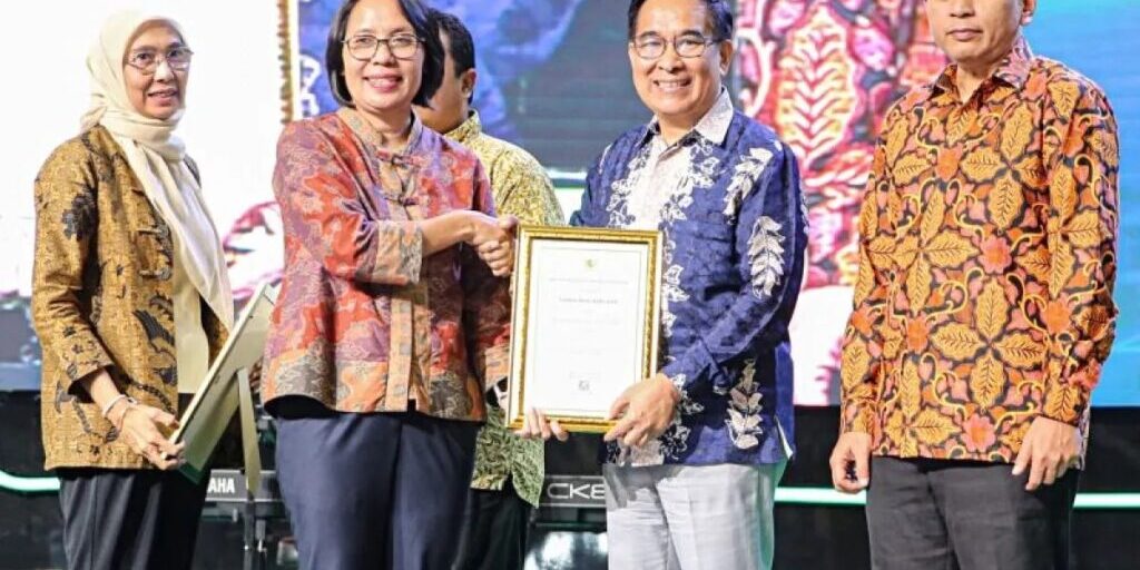 Tjiwi Kimia raih penghargaan CSR Award atau Mitra Bakti Husada


