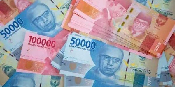 Rupiah terjun bebas, dibuka tembus Rp 18.000 per Dolar Amerika Serikat